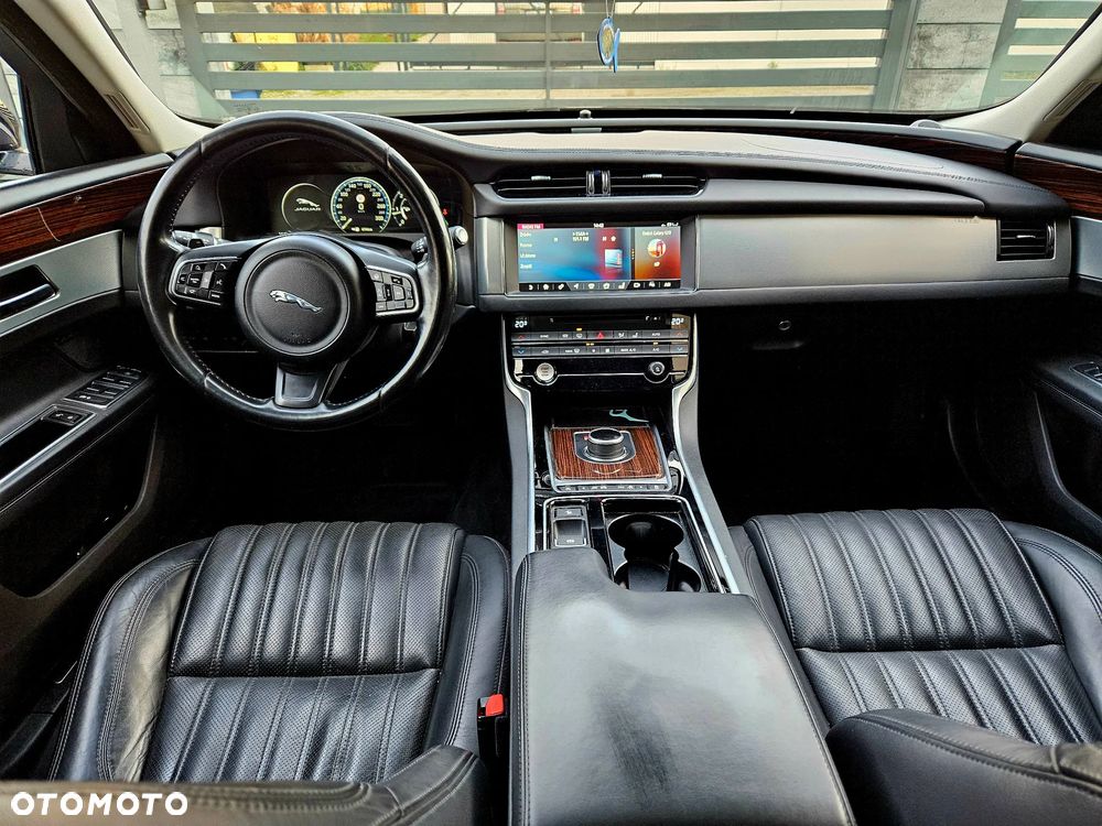 Jaguar XF 20d AWD Prestige - 8