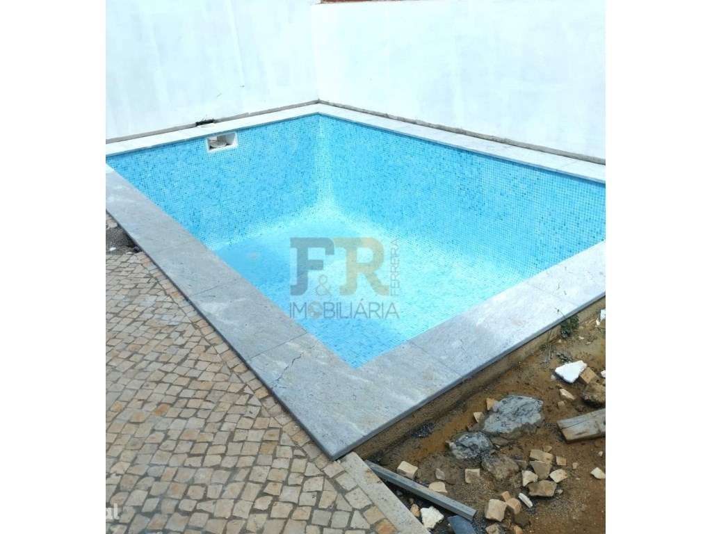 Moradia Isolada T3+1 com Garagem e Piscina Fernão Ferro - Grande imagem: 5/31