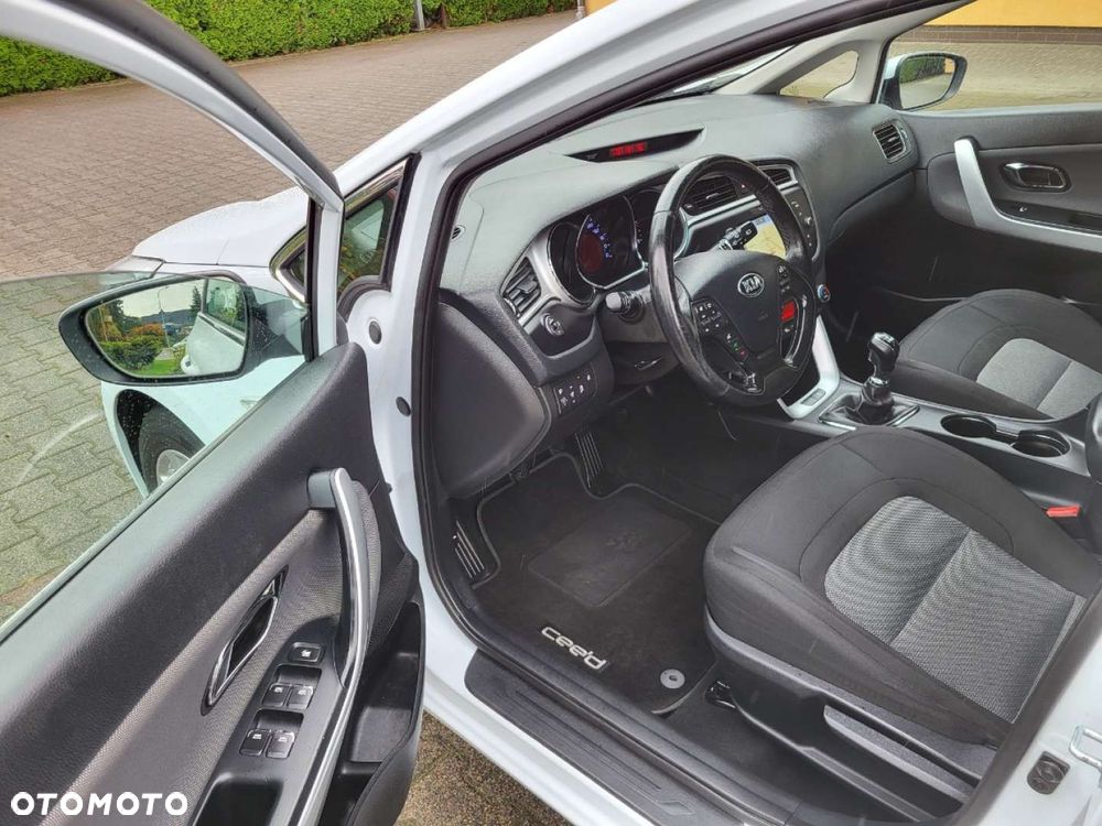 Kia Ceed - 9