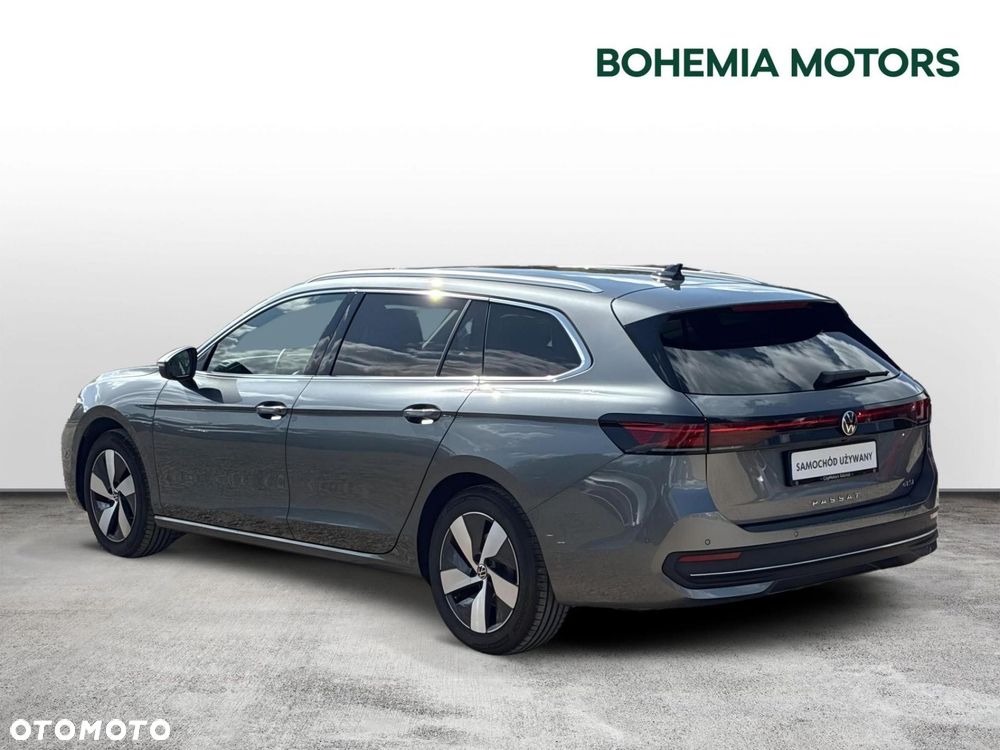Volkswagen Passat - 4