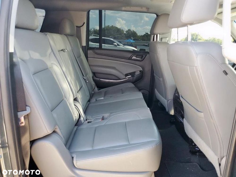 Chevrolet Suburban - 11