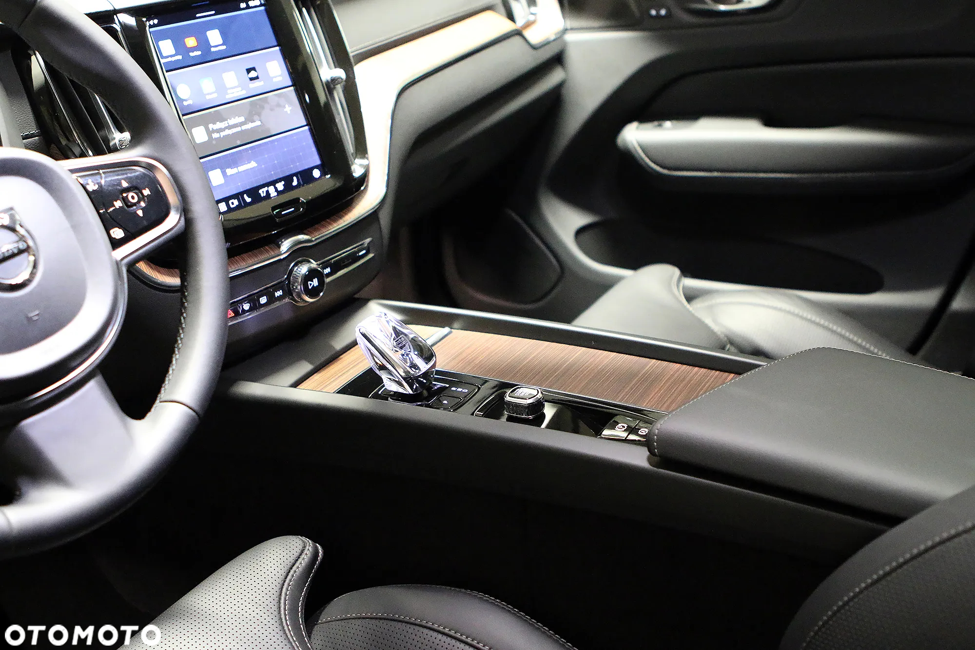 Volvo XC 60 B5 B AWD Ultimate Black Edition - 24