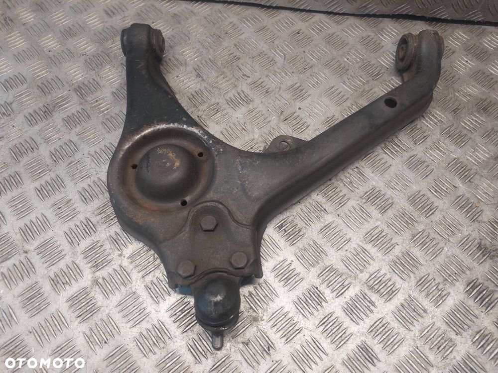 WAHACZ PRAWY PRZÓD SUZUKI VITARA I - 2