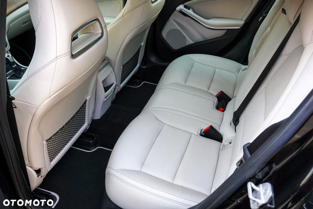 Mercedes-Benz GLA 200 Activity Edition - 22