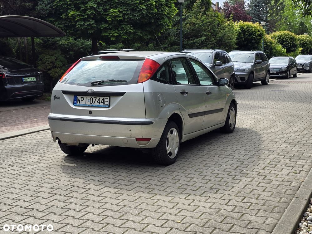 Ford Focus 1.6 Comfort - 11