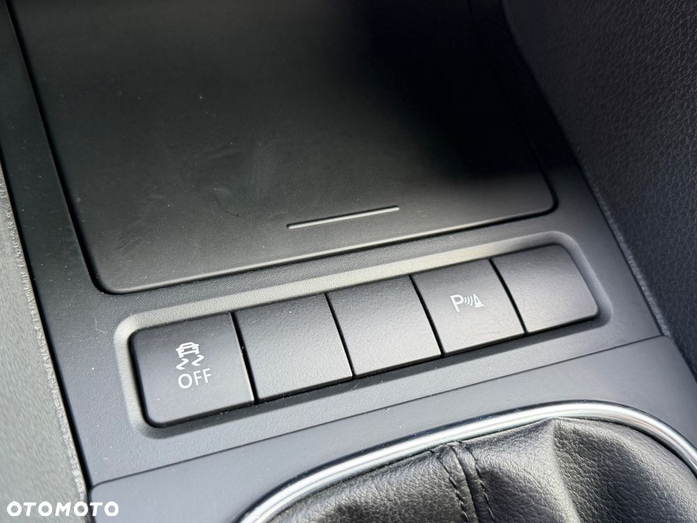 Volkswagen Golf 1.6 TDI DPF Highline - 27