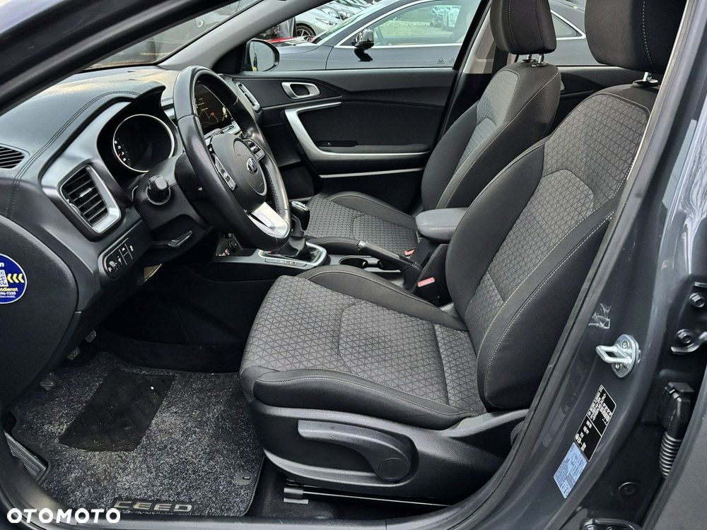 Kia Ceed - 9