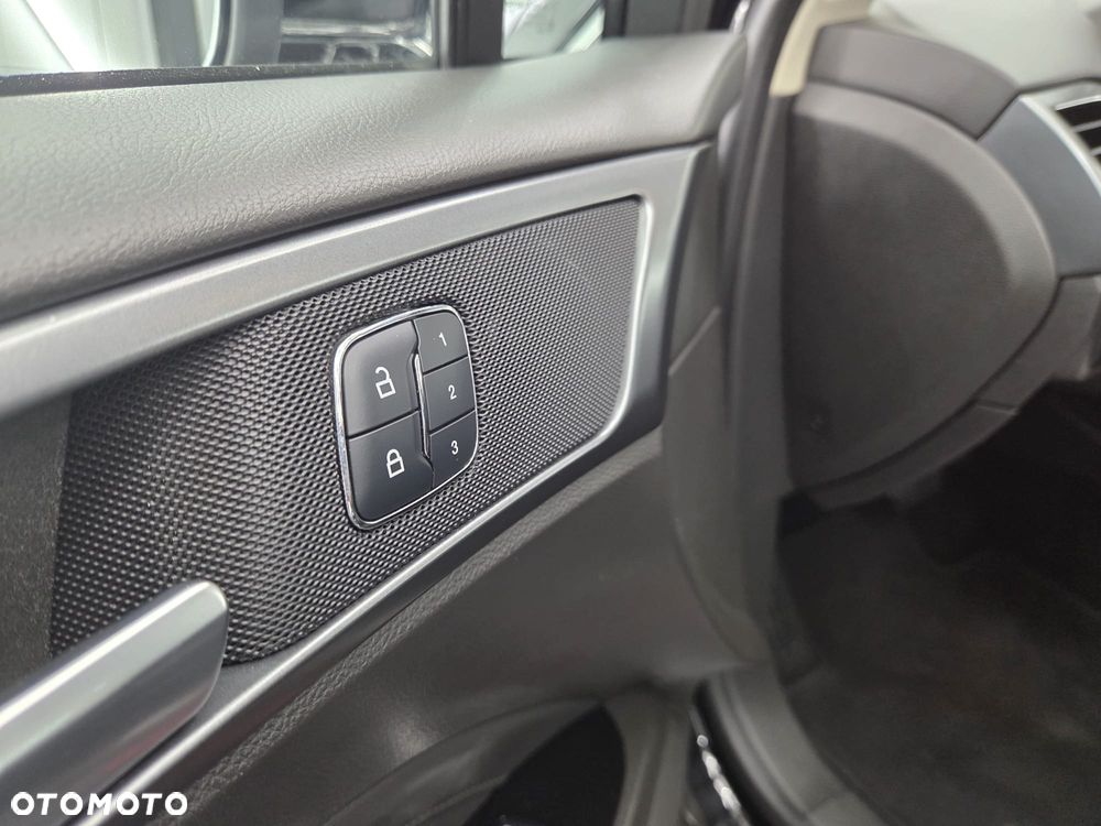 Ford Mondeo 2.0 TDCi Titanium PowerShift - 9