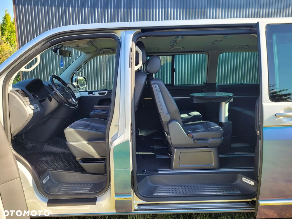 Volkswagen Multivan - 12