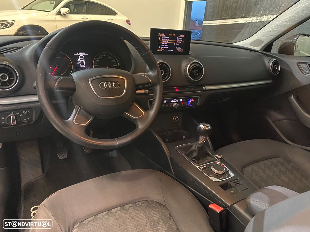 Audi A3 Sportback 1.6 TDI Attraction - 6