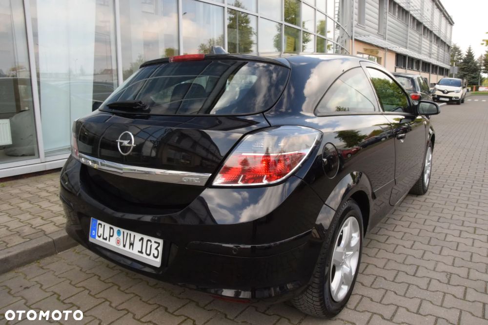 Opel Astra GTC 1.6 Black&White - 20
