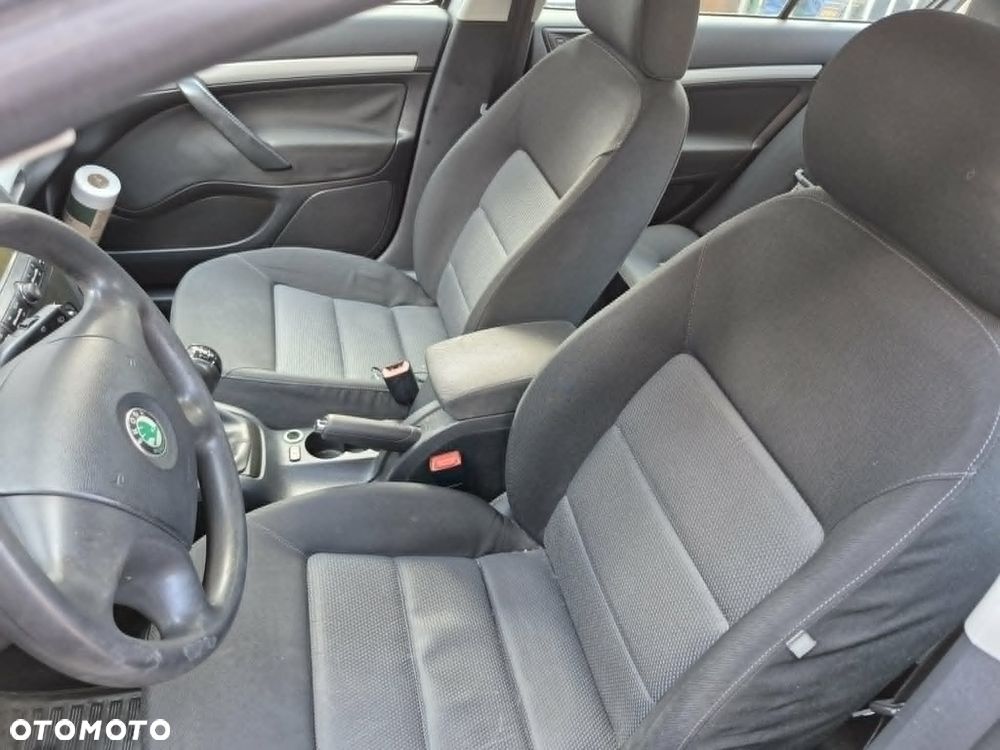 Skoda Octavia 1.6 Tour - 6