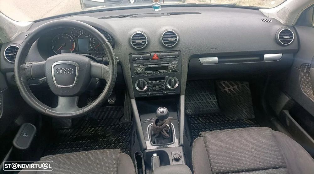 Audi A3 Sportback 1.6 FSi Advance - 6
