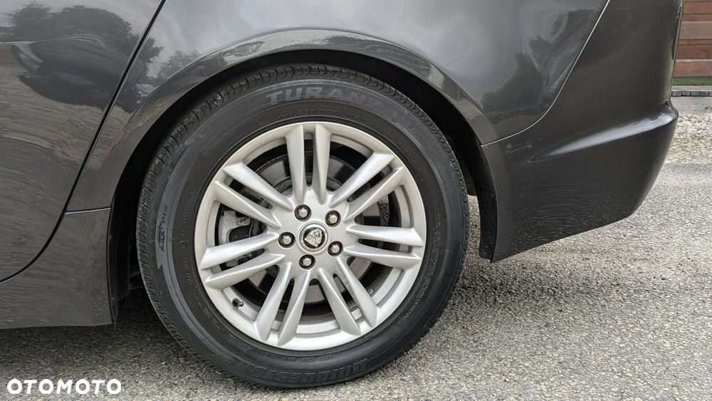 Jaguar XF 2.2 D Luxury - 40