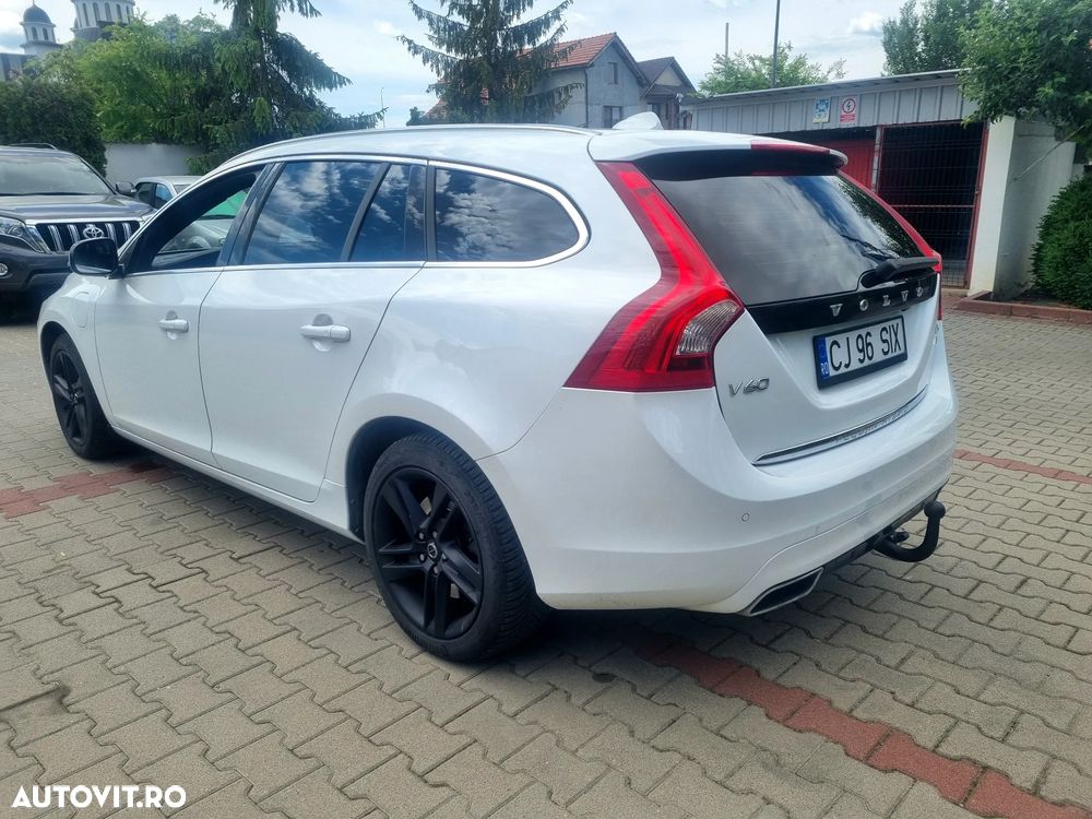 Volvo V60 D6 Plug-In-Hybrid AWD Geartronic Summum - 3