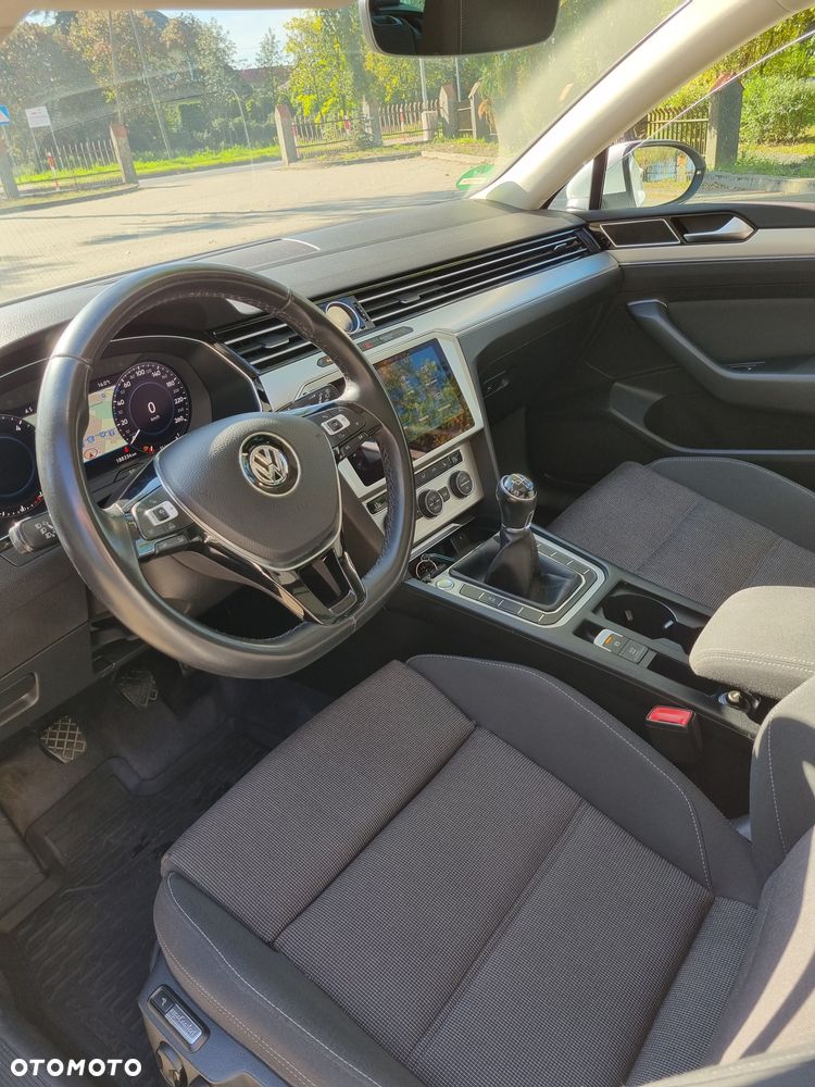 Volkswagen Passat - 21