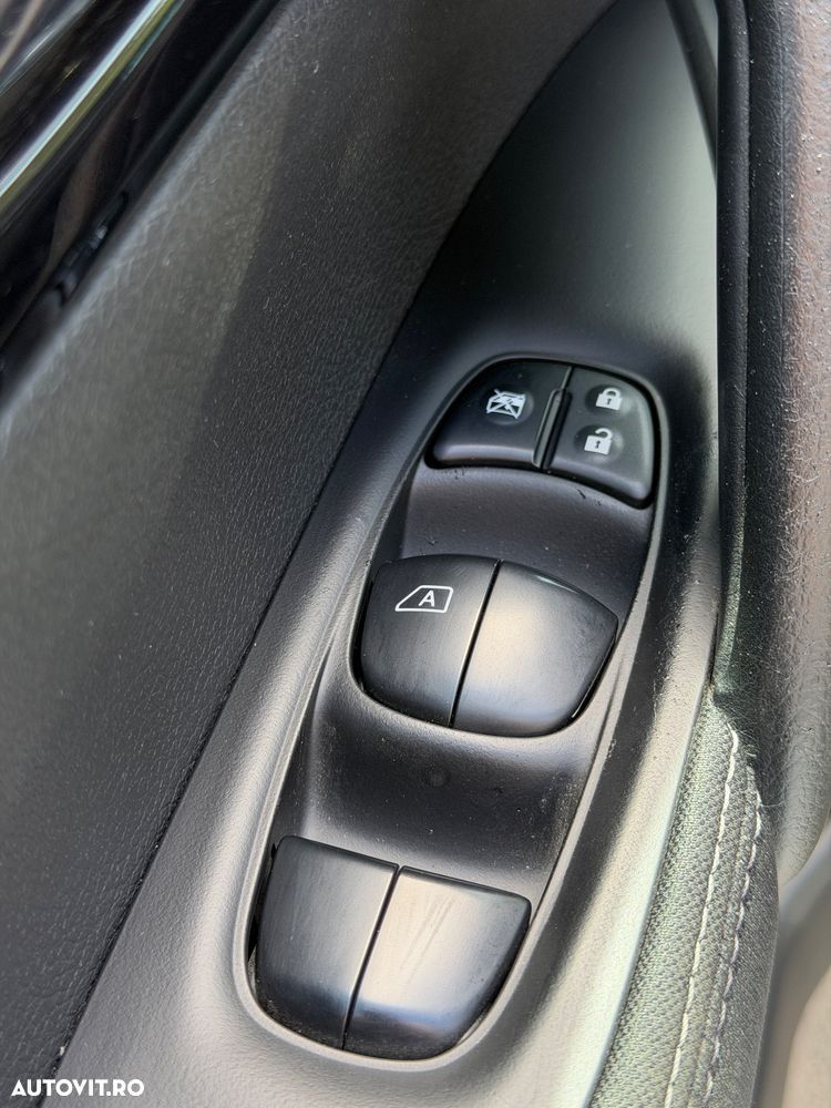 Nissan Qashqai 1.6 DCI N-Connecta - 22