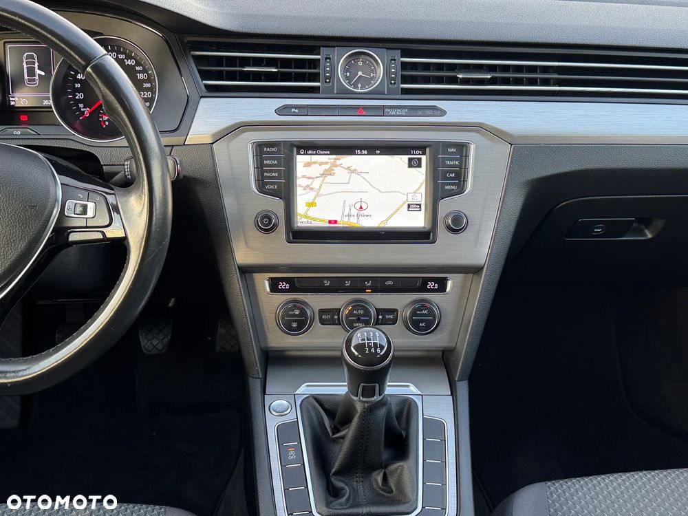 Volkswagen Passat 1.6 TDI BMT Comfortline - 15