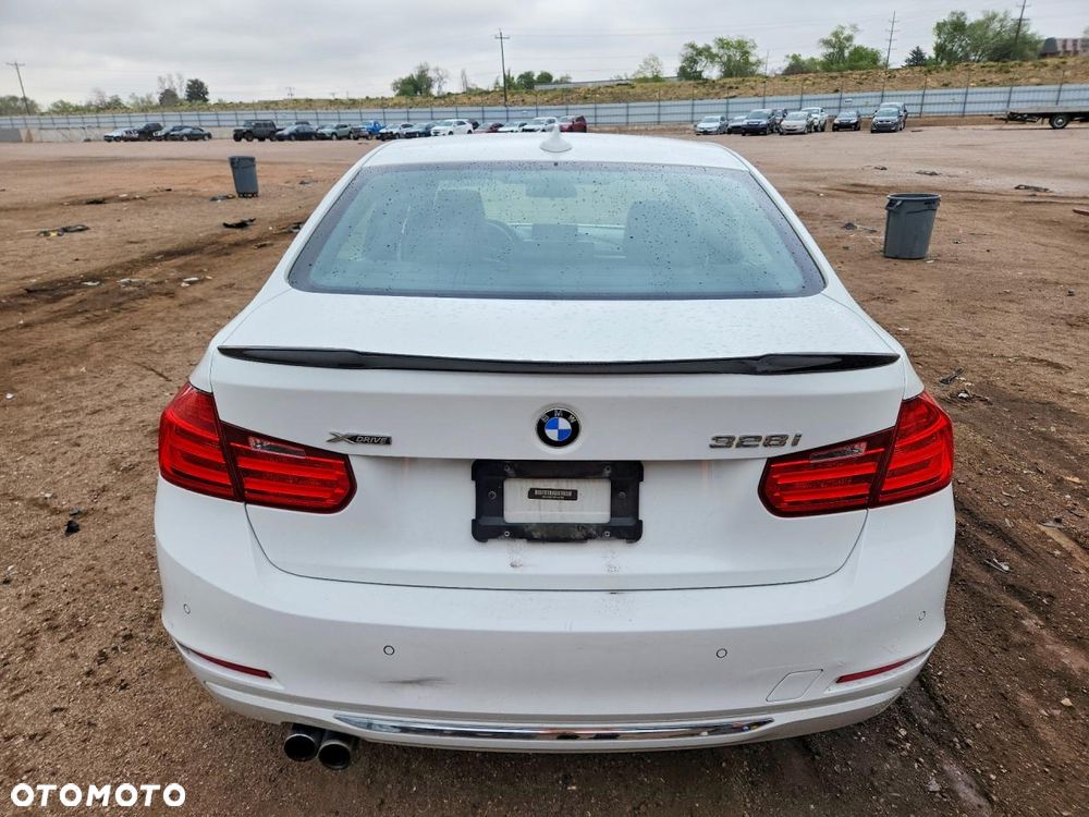 BMW Seria 3 328i xDrive Sport Line - 6