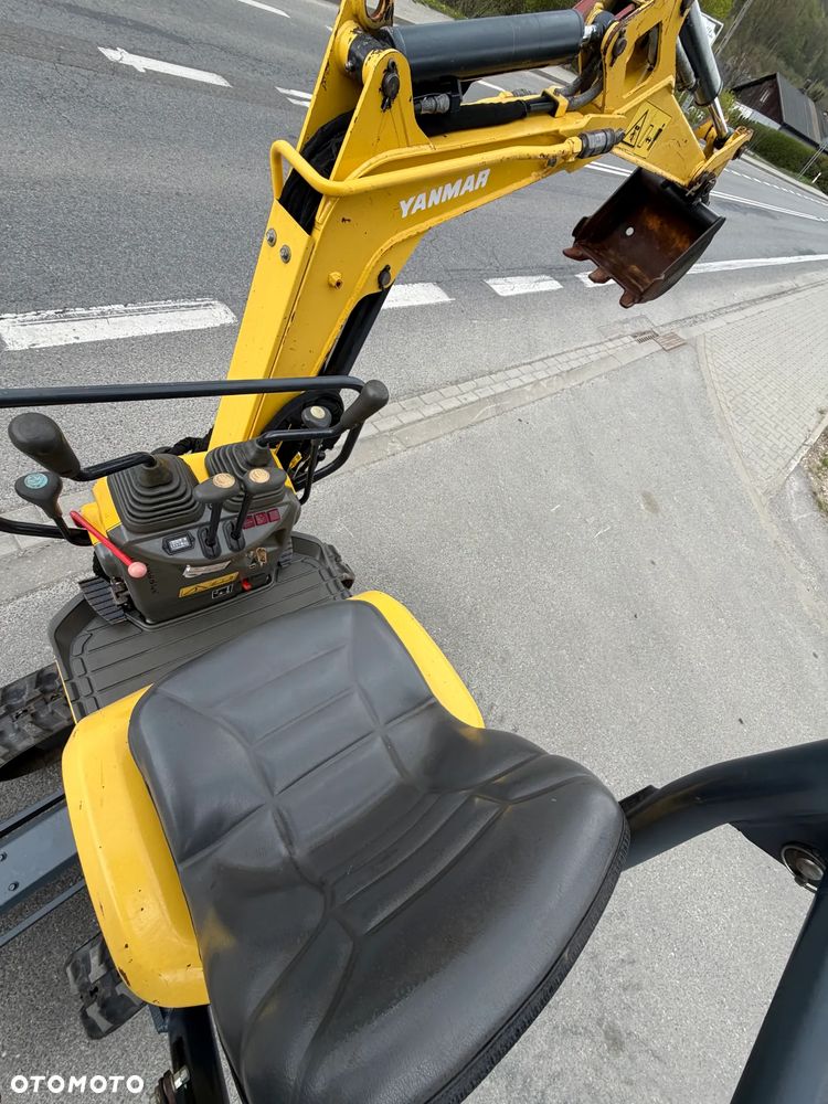 Yanmar SV08-1AS Japońska Minikoparka Gąsienicowa. Koparka 1,1 tony. Maszyna jak Nowa. 2017rok. Pochodzi z Norweskiego Gospodarstwa Ogrodniczego! 2 Rozsuwane Podwozie. Dokumentacja. Dodatkowe sekscje Hydrauliczne na młot lub wiertnice. Ani deka luzów czy wycieków. Szybkozłącze. Skrętne ramię. OKAZJA Zadbana Maszyna! Bardzo oszczędny silnik Yanmar. Mocne pompy Hydrauliczne!! 851mtg. Ani deka luzów czy wycieków, Aktualna Dekra. Po serwisach! - 36