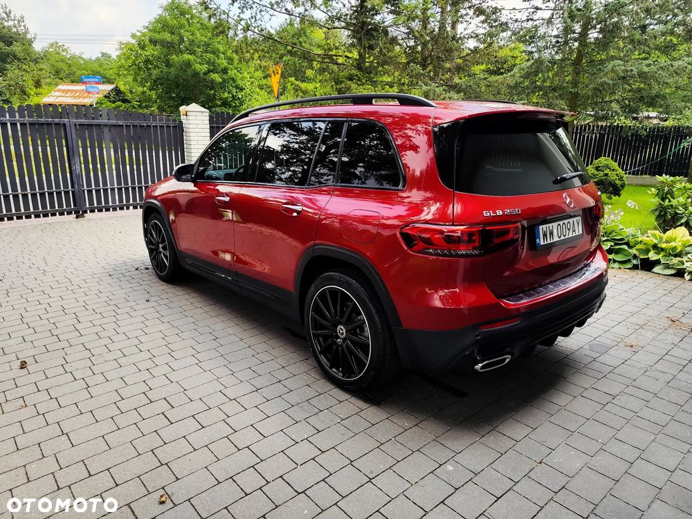 Mercedes-Benz GLB 250 4-Matic AMG Line 8G-DCT - 2