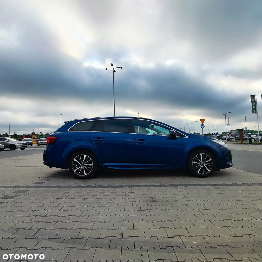 Toyota Avensis 2.0 D-4D Premium - 10