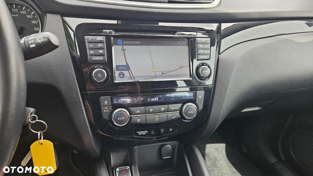 Nissan Qashqai 1.2 DIG-T N-Connecta EU6 - 17