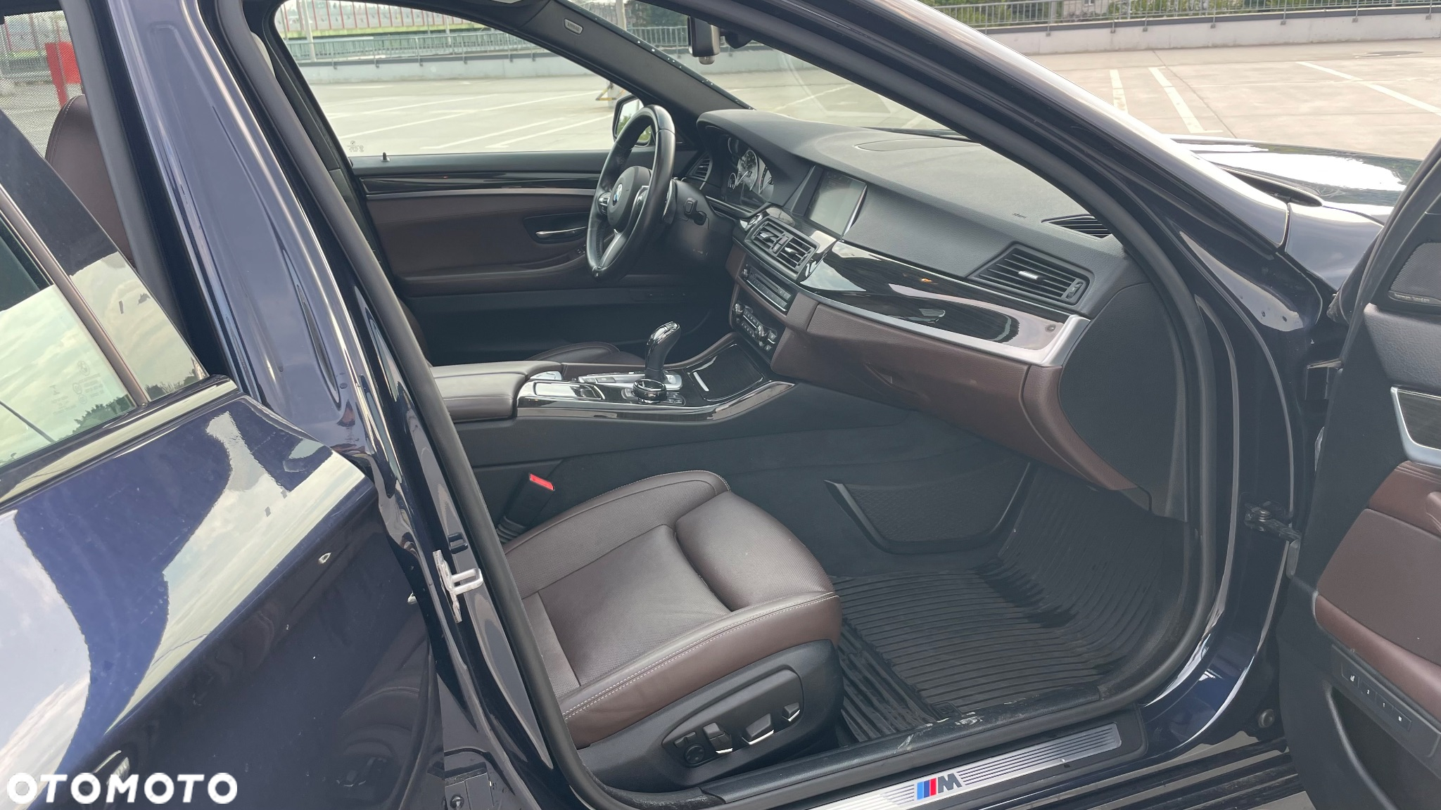 BMW Seria 5 550i xDrive Luxury Line - 31