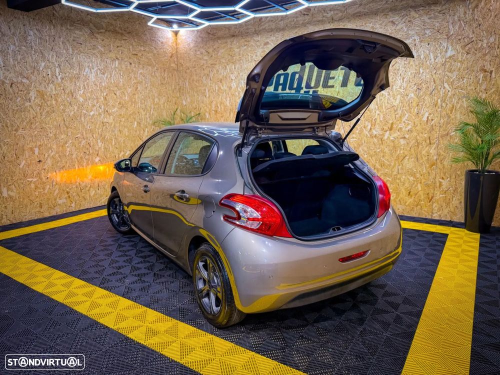 Peugeot 208 1.6 e-HDi SE Style - 33