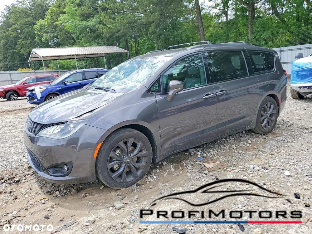 Chrysler Pacifica - 1