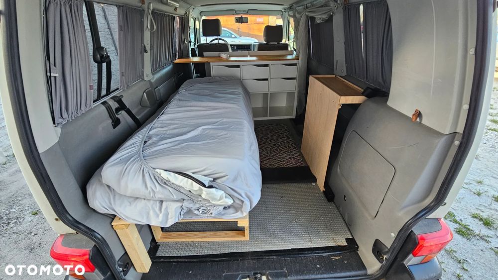 Volkswagen Multivan - 7