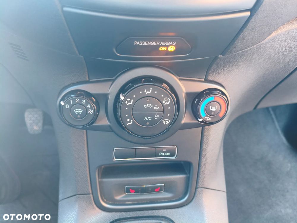 Ford Fiesta 1.0 Celebration - 25