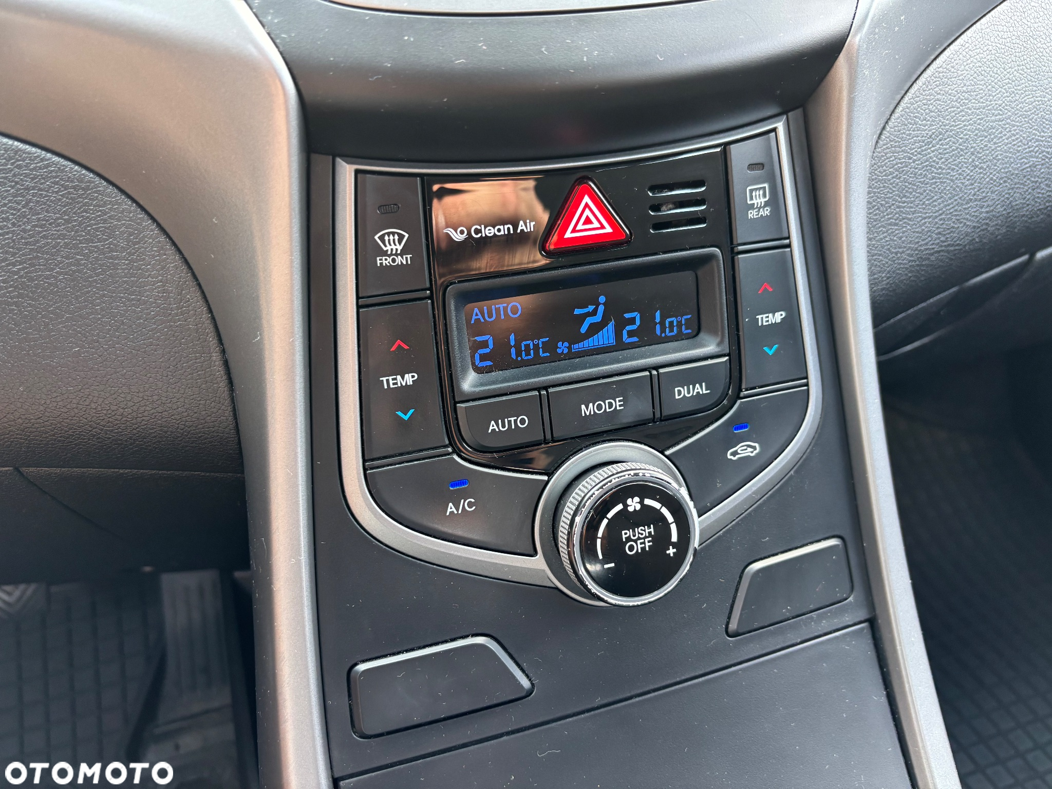 Hyundai Elantra 1.6 Comfort - 28