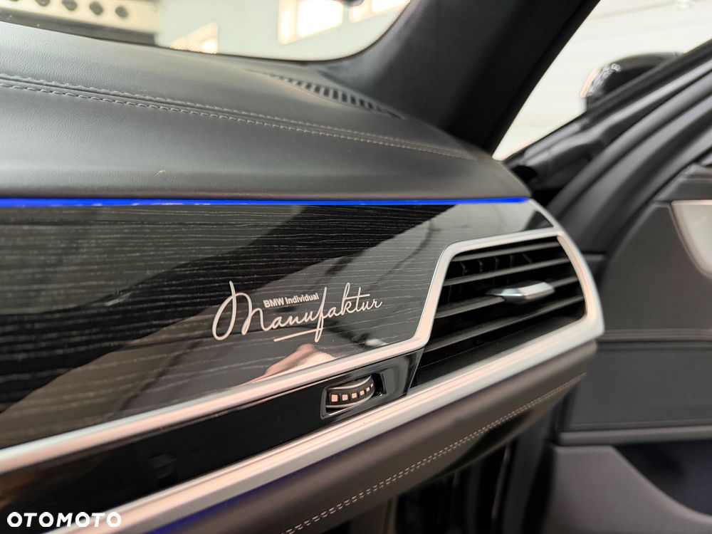 BMW Seria 7 745e sport - 27