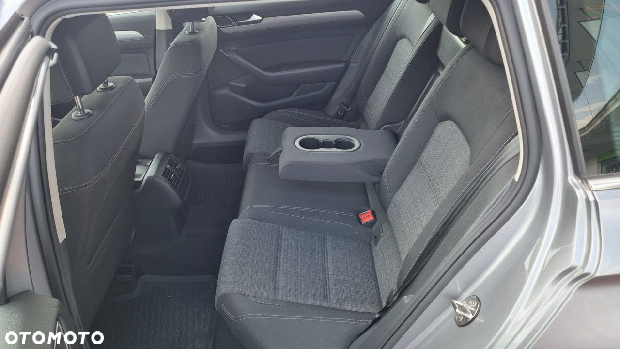 Volkswagen Passat - 10