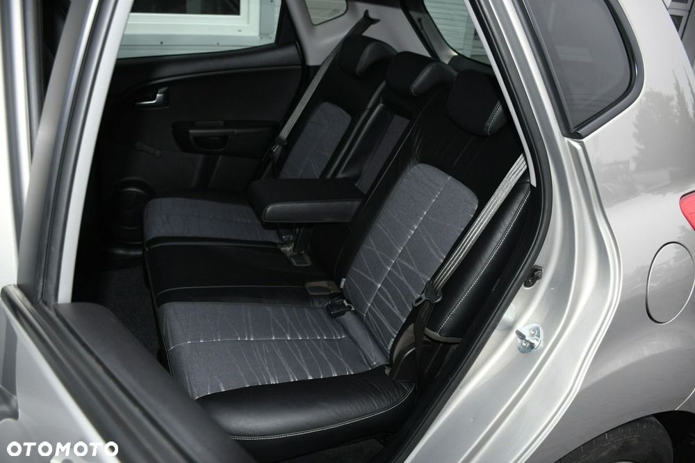 Kia Venga - 35
