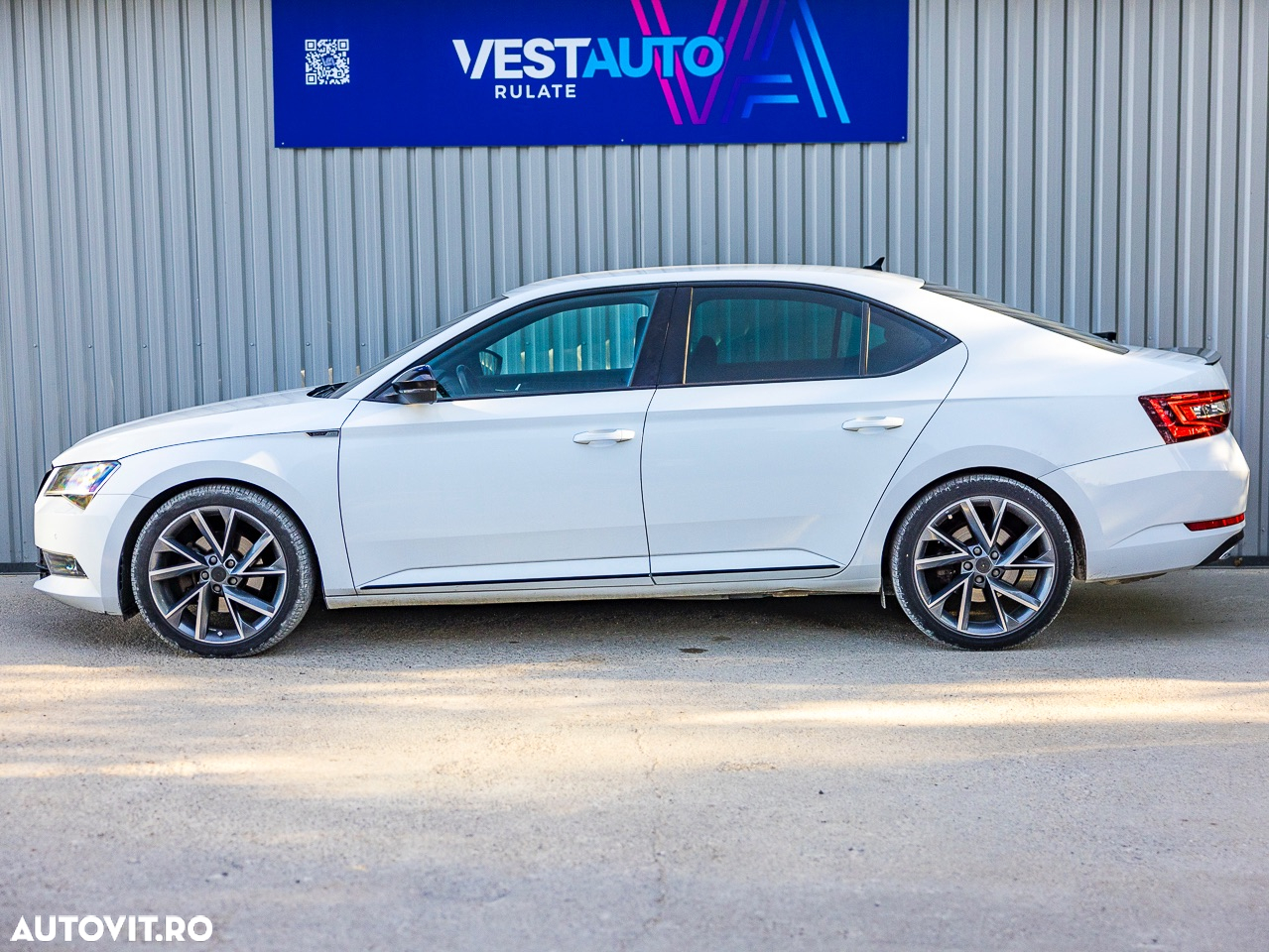 Skoda Superb 2.0 TDI DSG Sportline - 16