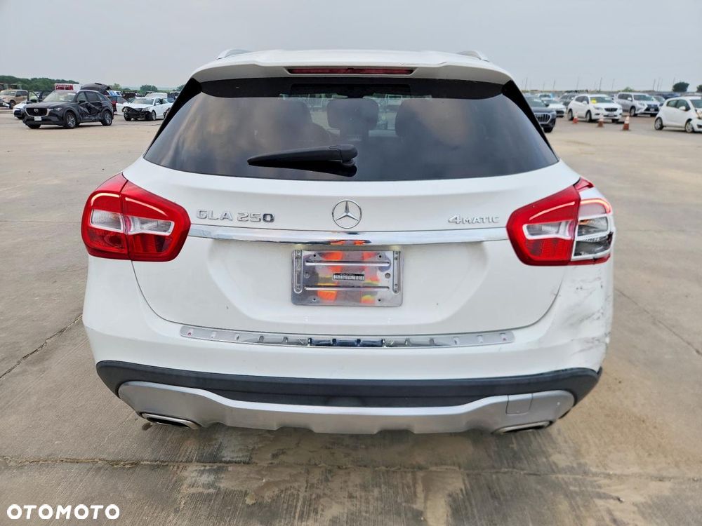 Mercedes-Benz GLA 250 4Matic 8G-DCT Style - 7