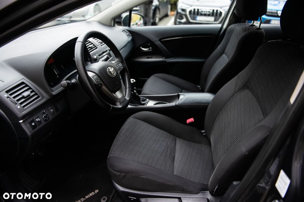 Toyota Avensis 1.8 Premium - 16