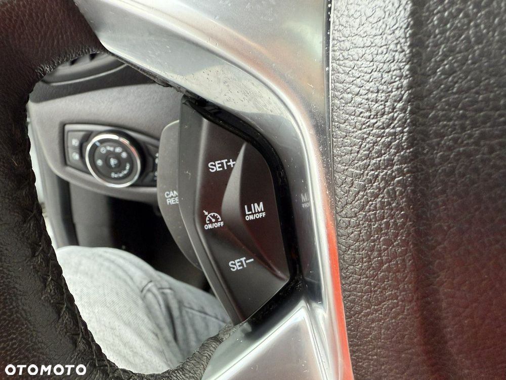 Ford Tourneo Connect Grand - 24