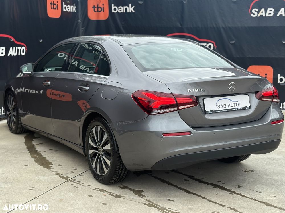Mercedes-Benz A 180 d Sedan 8G-DCT - 30