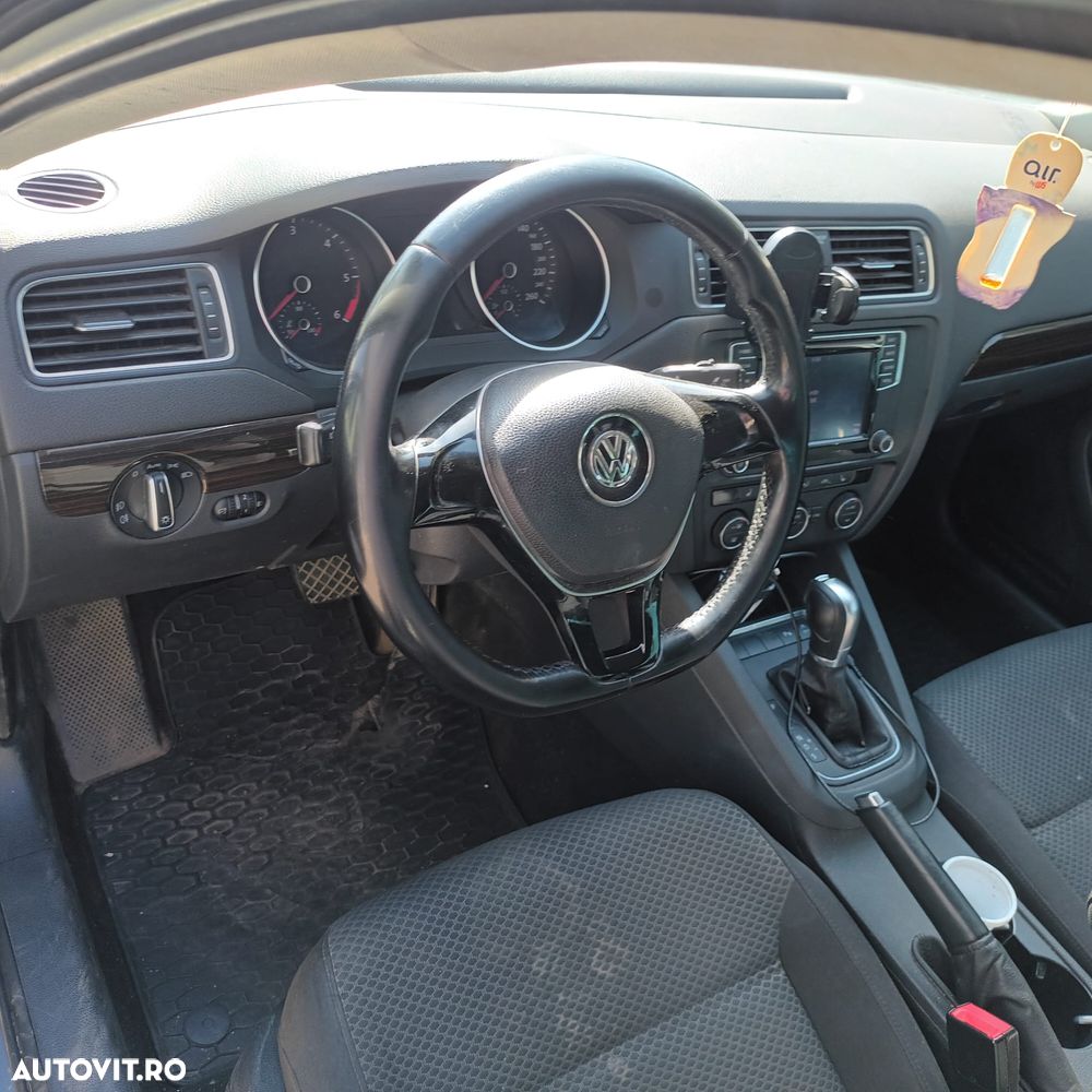 Volkswagen Jetta 2.0 TDI DSG BlueMotion Technologie - 9