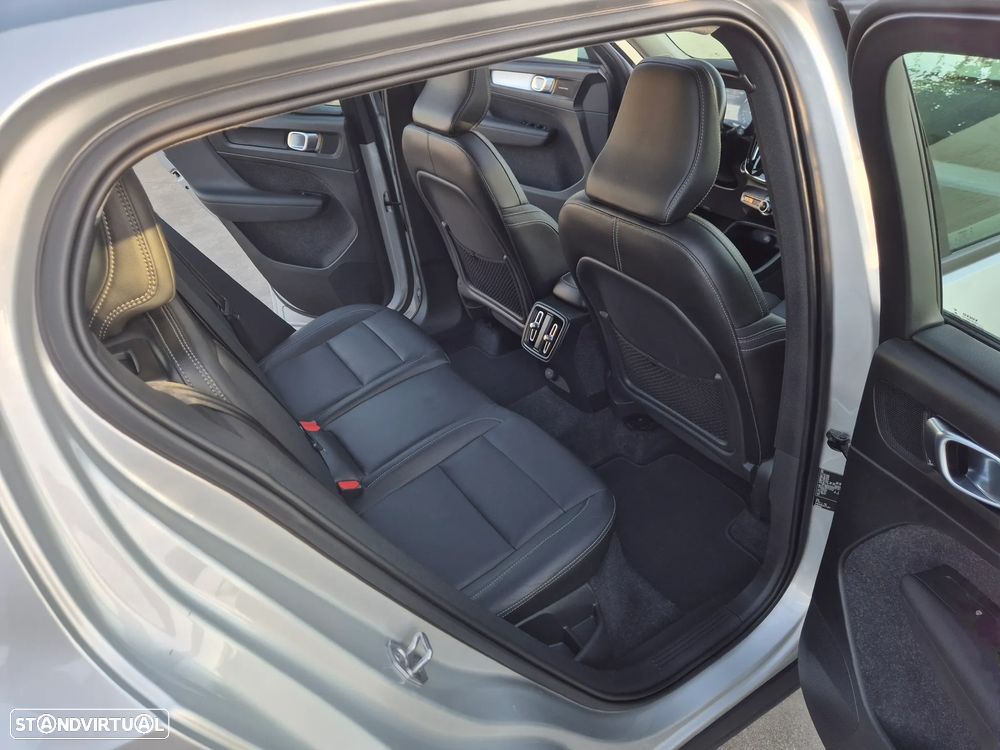 Volvo XC 40 2.0 D4 Momentum Plus AWD - 48