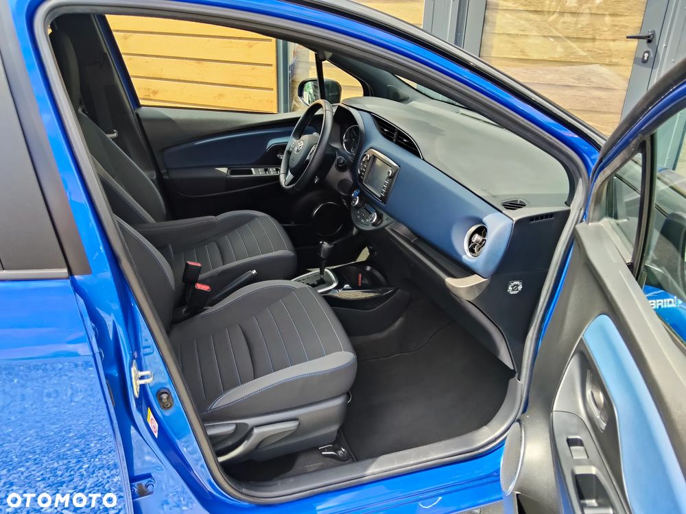 Toyota Yaris Hybrid 100 Premium - 25