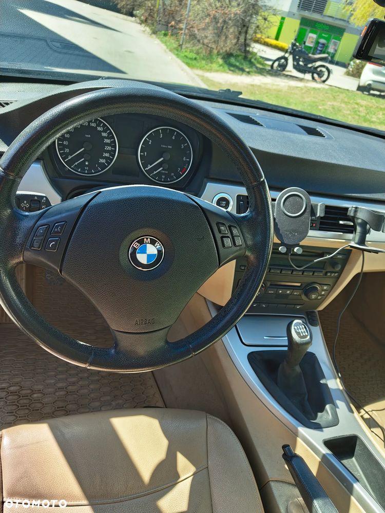 BMW Seria 3 320i - 3