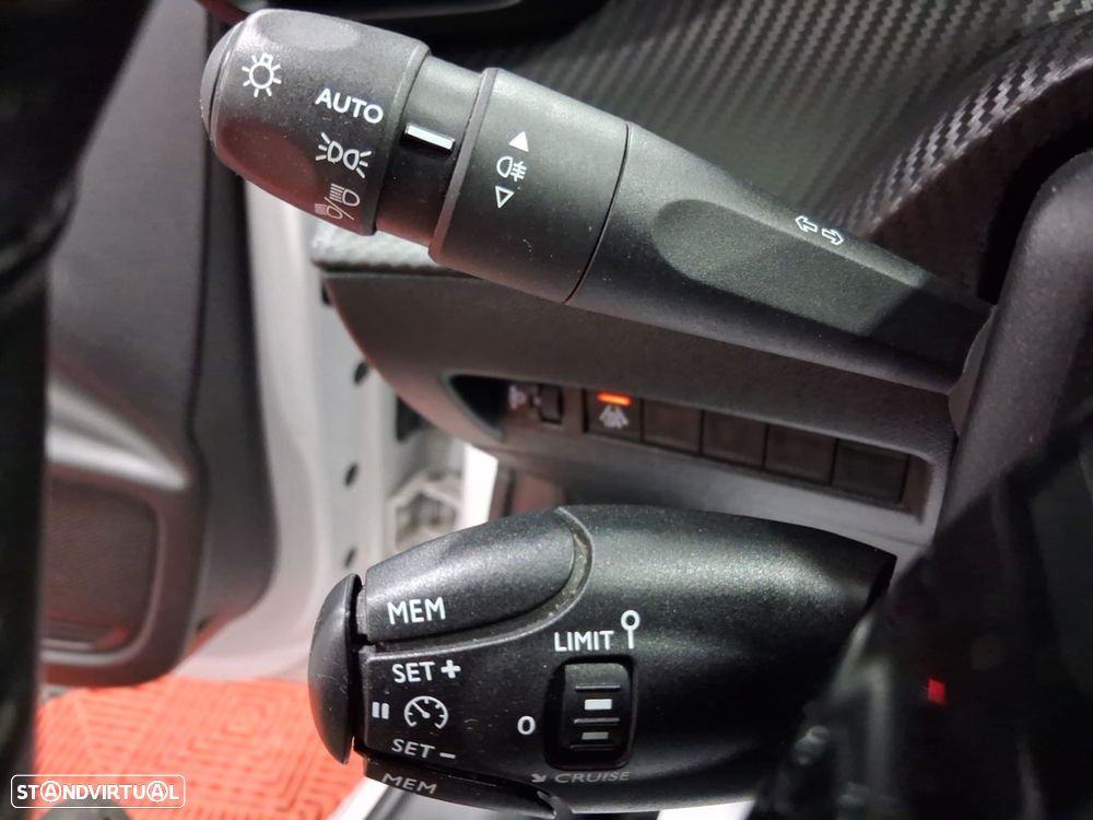 Peugeot 208 1.2 PureTech Active - 18