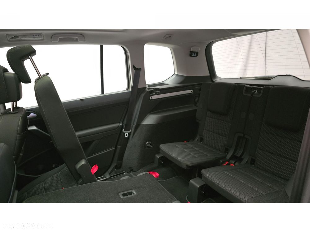 Volkswagen Touran - 29