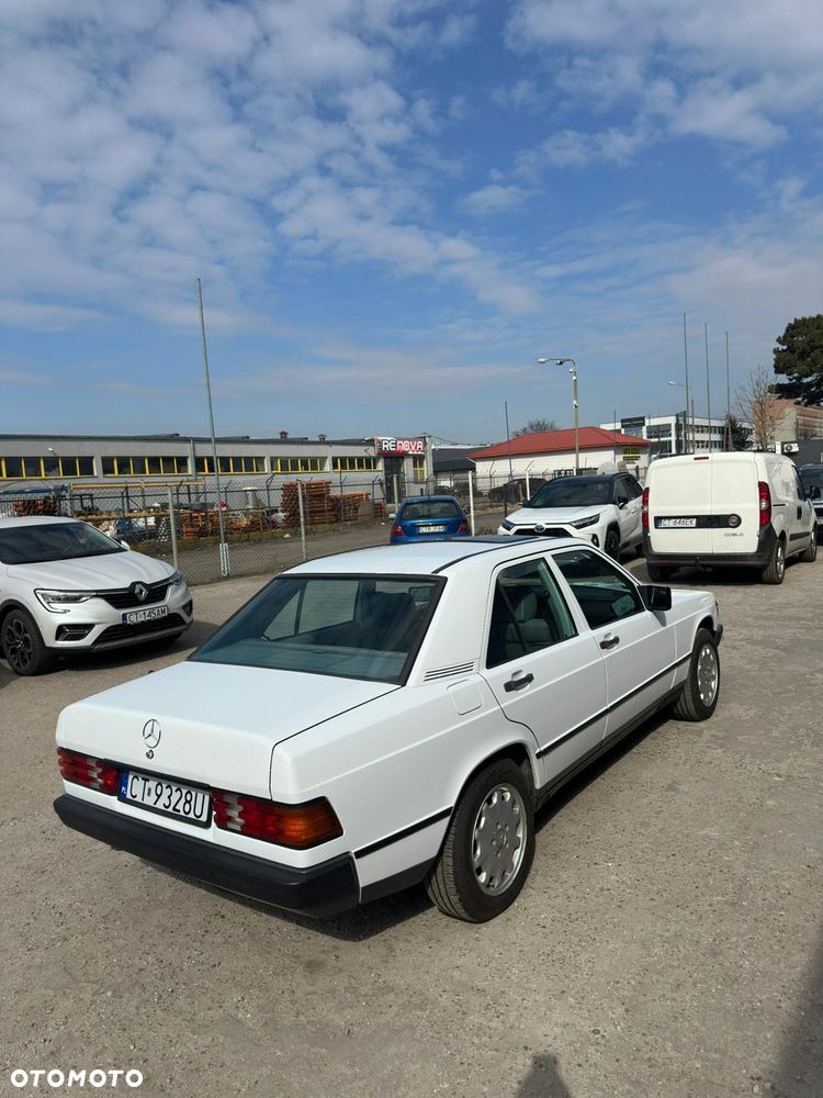 Mercedes-Benz W201 (190) - 15