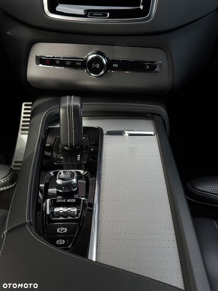 Volvo XC 90 T8 AWD Plug-In Hybrid R-Design 7os - 13