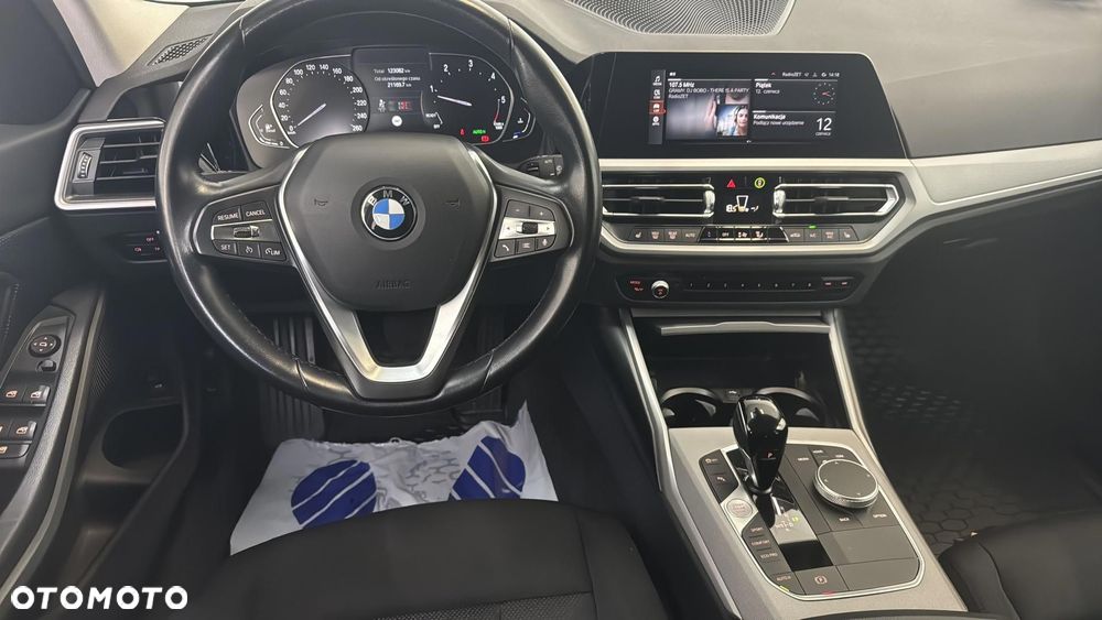BMW Seria 3 318d MHEV - 14